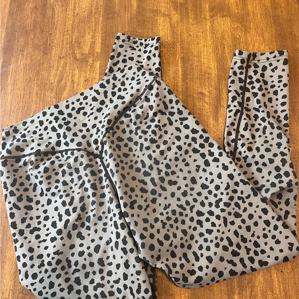 Vitality Snow Leopard leggings